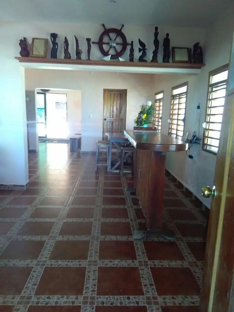 Hotel El Perico Marinero