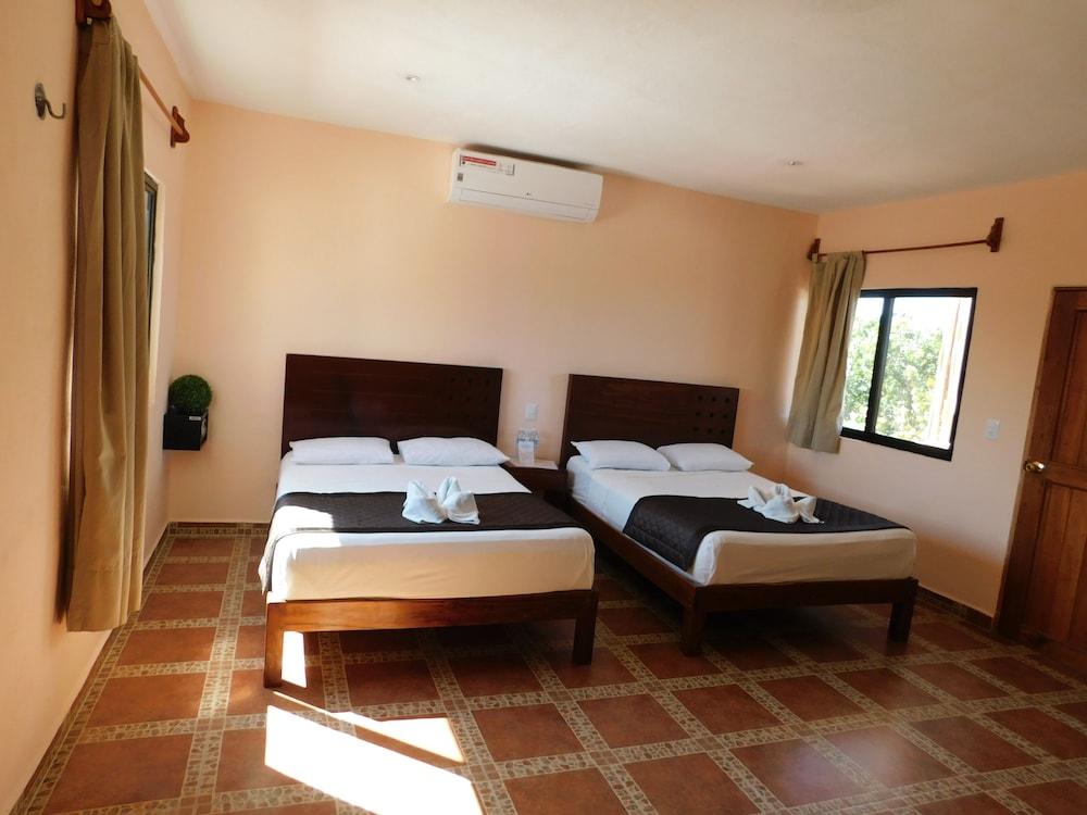 El Perico Marinero Hotel