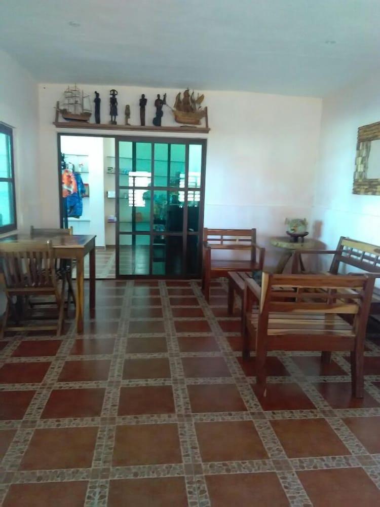 El Perico Marinero Hotel 2*